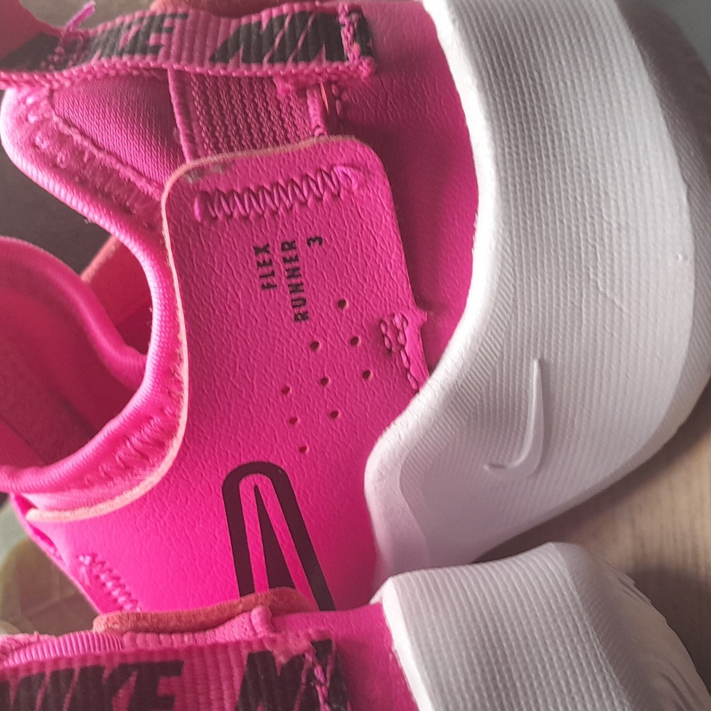 Nike Girls Flex Runner Pink And Black - Picture 4 of 6